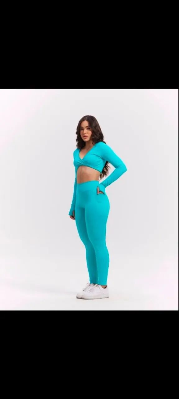 Roupa de academia nova