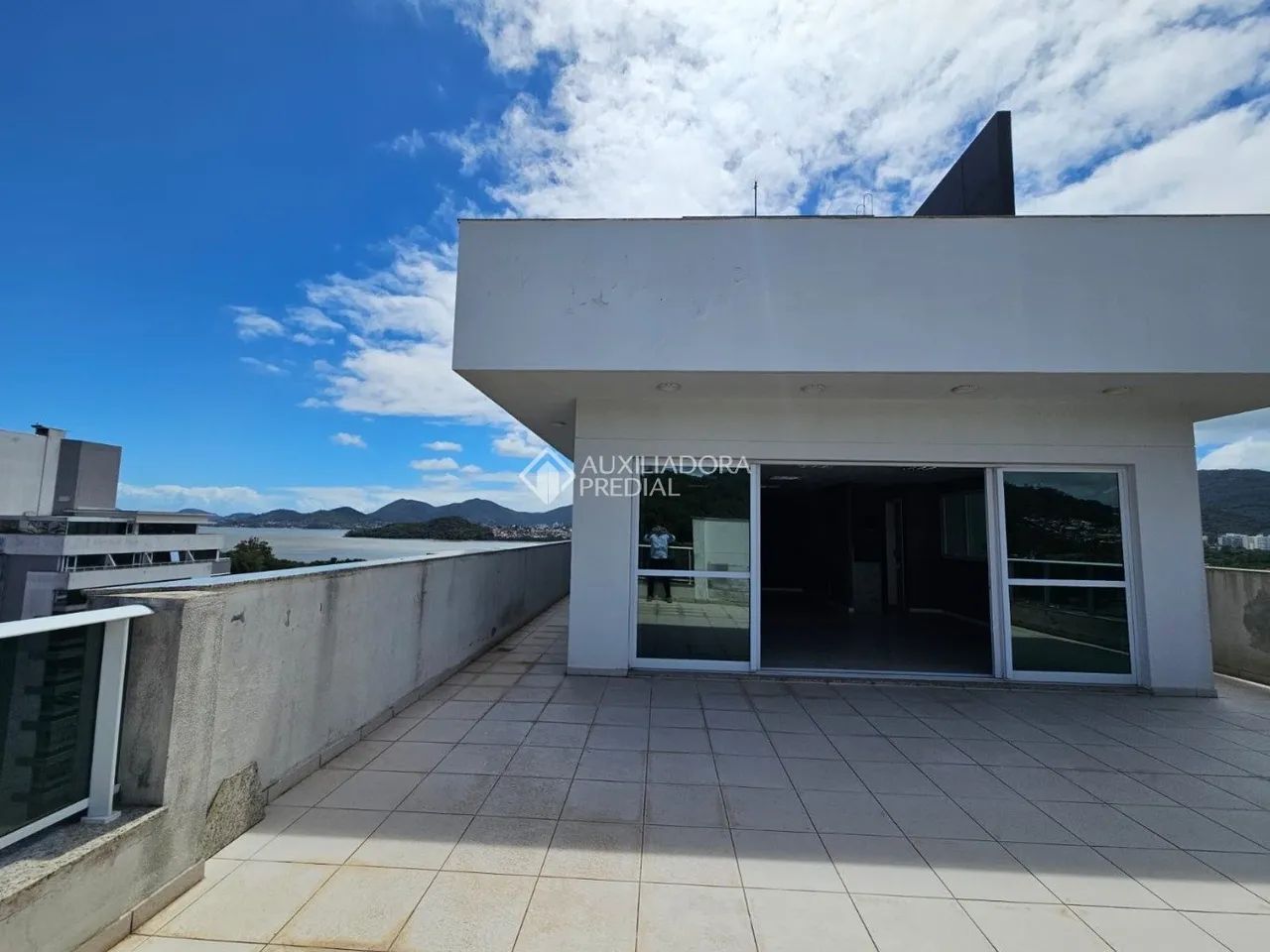 Excelente Sala Comercial Cobertura com vista para o Mar!