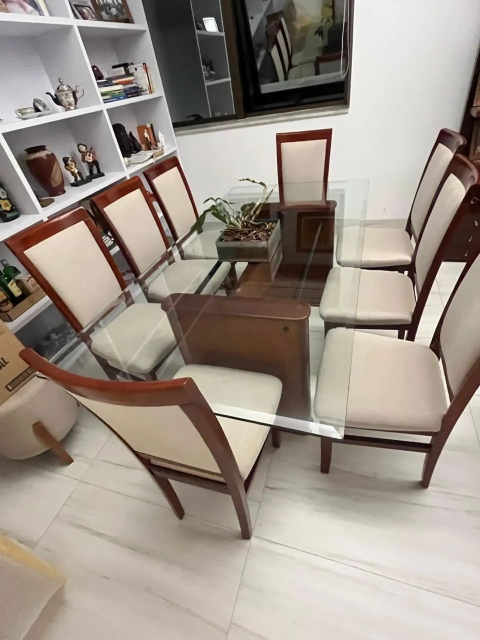 MESA DE 2X1M COM 8 CADEIRAS COM ESTOFADO EM LINHO  - Foto 5