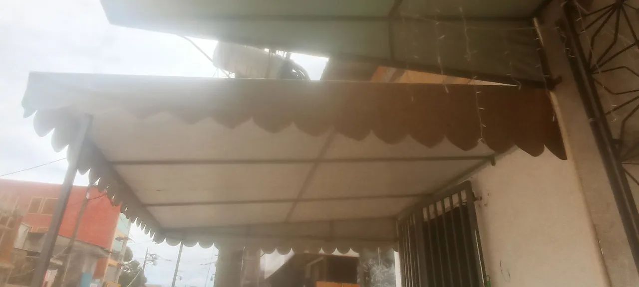 Vendo toldo medindo 2,60 de largura e 3 de comprimento 
