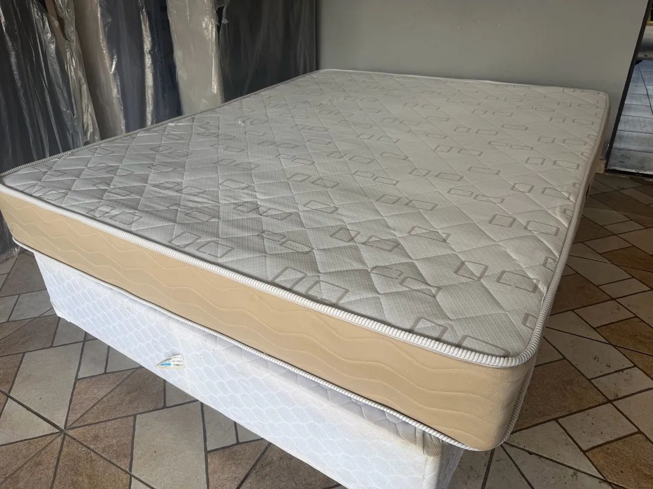Cama box mas colchão Queen  - Foto 4