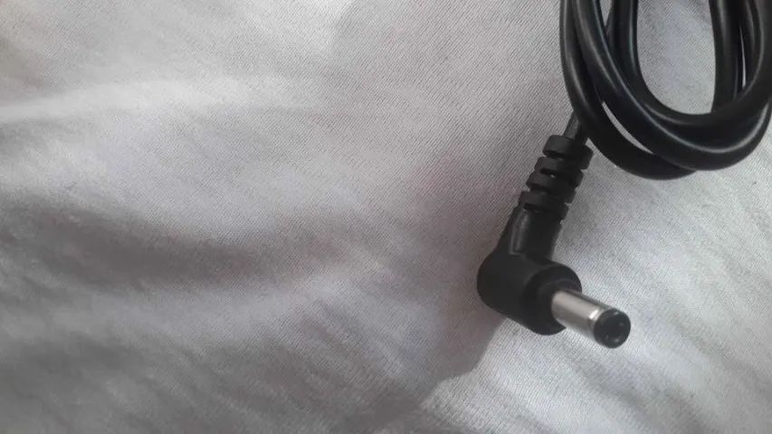 Fonte de alimentação nova na caixa (p/ notebook) - nunca usada - Foto 2