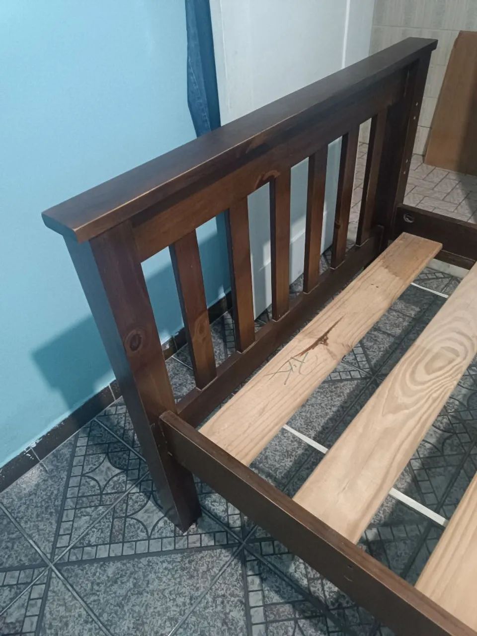 Cama solteiro em madeira. - Foto 5