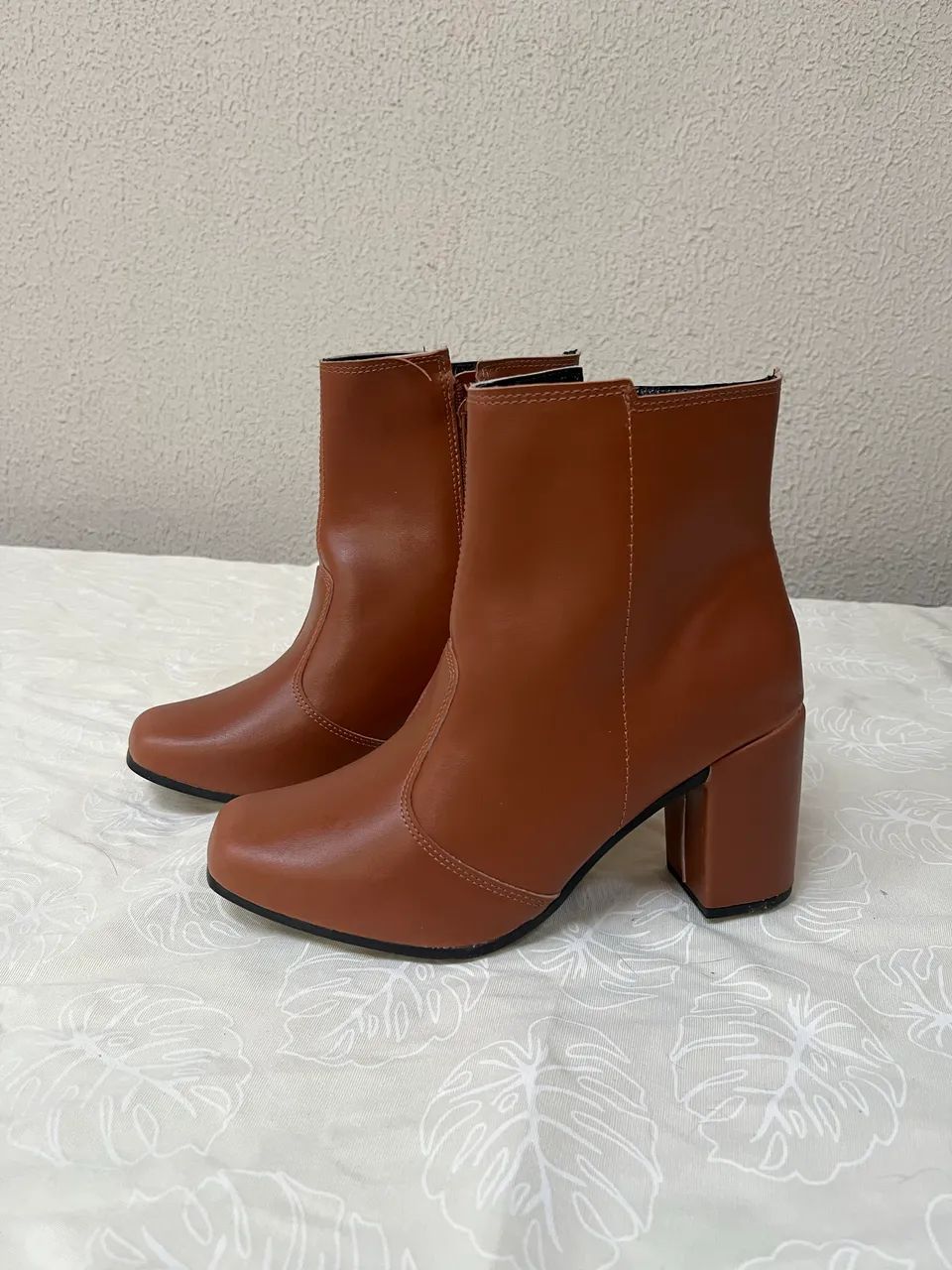Bota com salto 