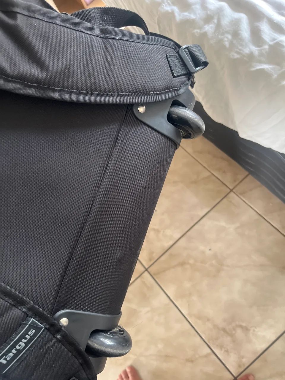Mochila Targus com rodinhas - Foto 3