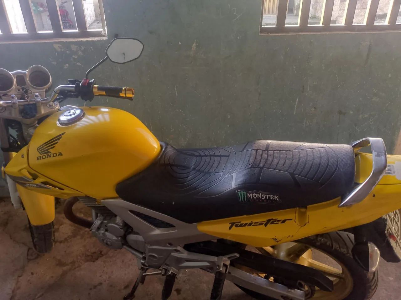 Vendo ou troco Twister 2008 
