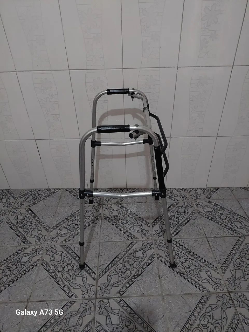 Andador  Inox  , 130kg  Com  Ajuste  De Altura  ! - Foto 4