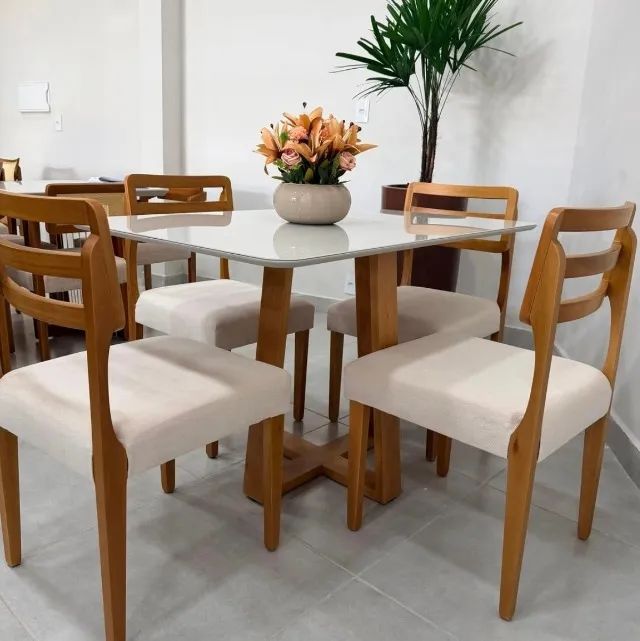 Mesa de jantar com 04 cadeiras Madeira - Foto 2
