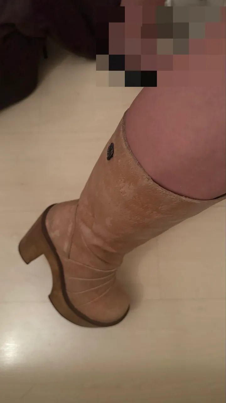 Bota Goofy novinha em couro e solado de madeira  - Foto 2