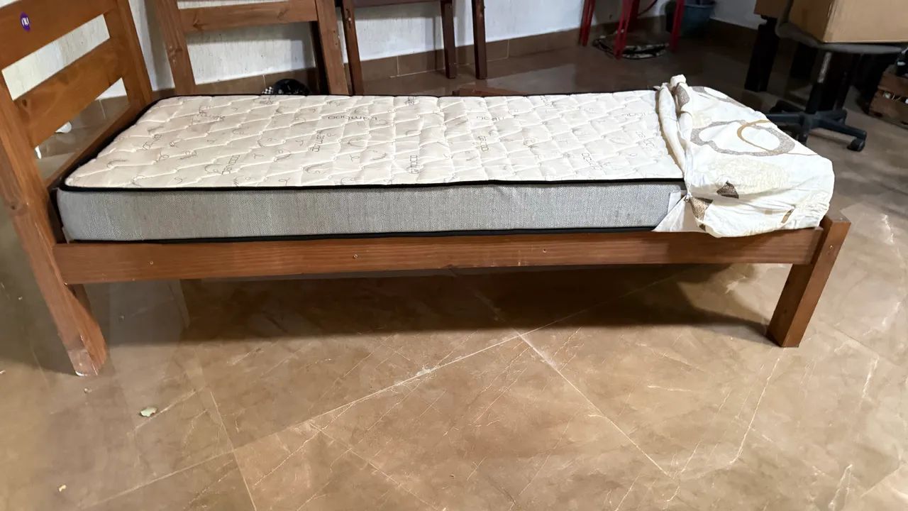 Cama de solteiro com colchão 