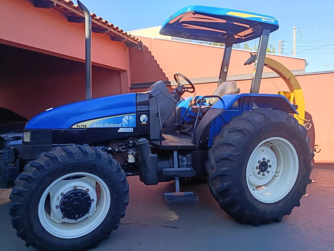Trator TL75e