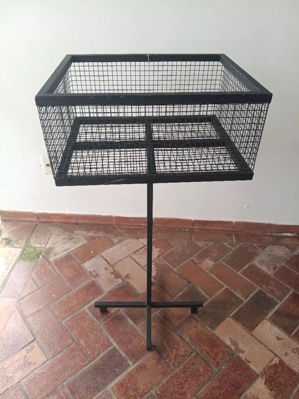 Cesta de alumínio para colocar objetos