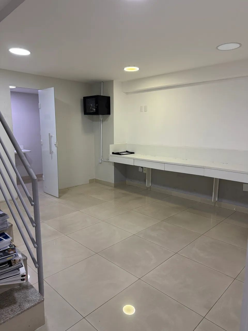 Alugo loja com mezanino 