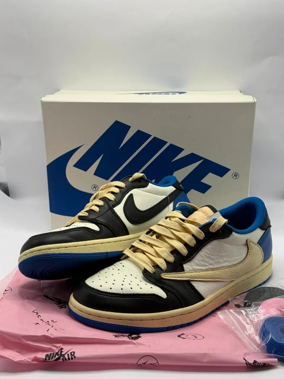 Air Jordan 1 Low x Travis Scott Canary 39 - Calçados - Novo