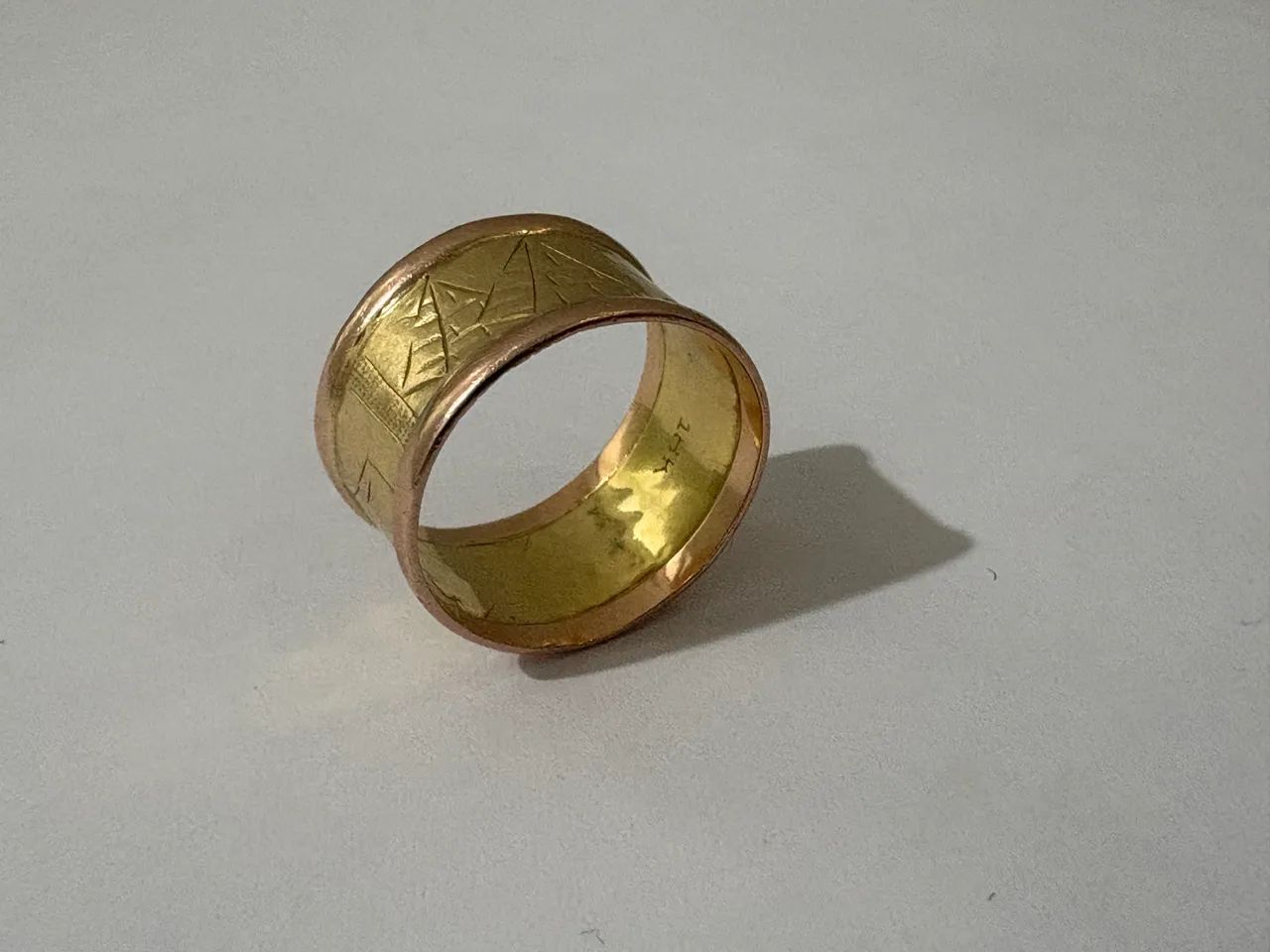 ? Anel Escravo em Ouro 18K - R$ 3.200