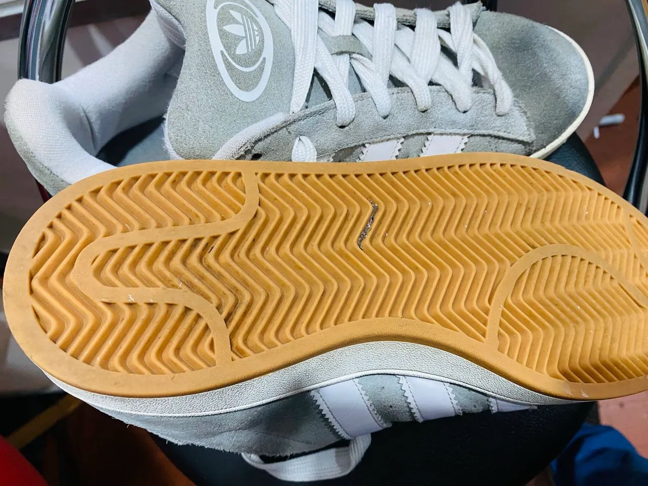Tênis Adidas Campis Cinza e Branco - Foto 5