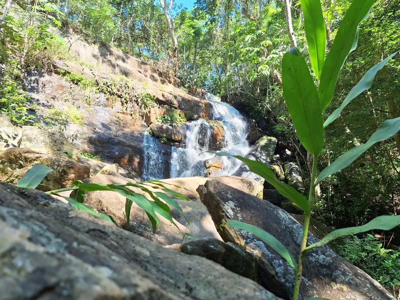 Terrenos amplos com cachoeira e lago privativos em Igaratá! - Foto 2