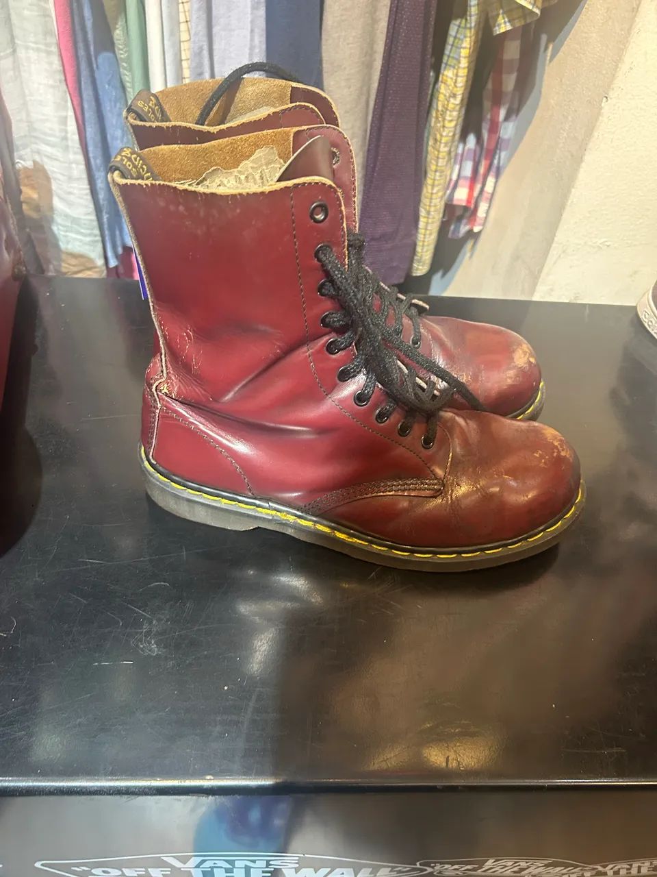 Bota dr martens  essa fabricada em Londres 