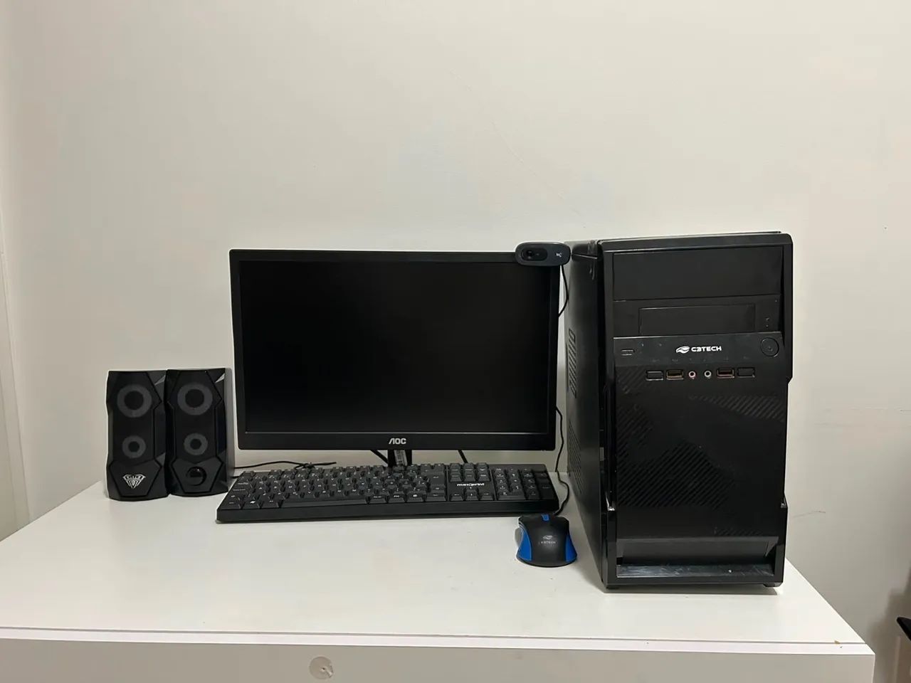 Computador completo. Funcionando perfeitamente. 