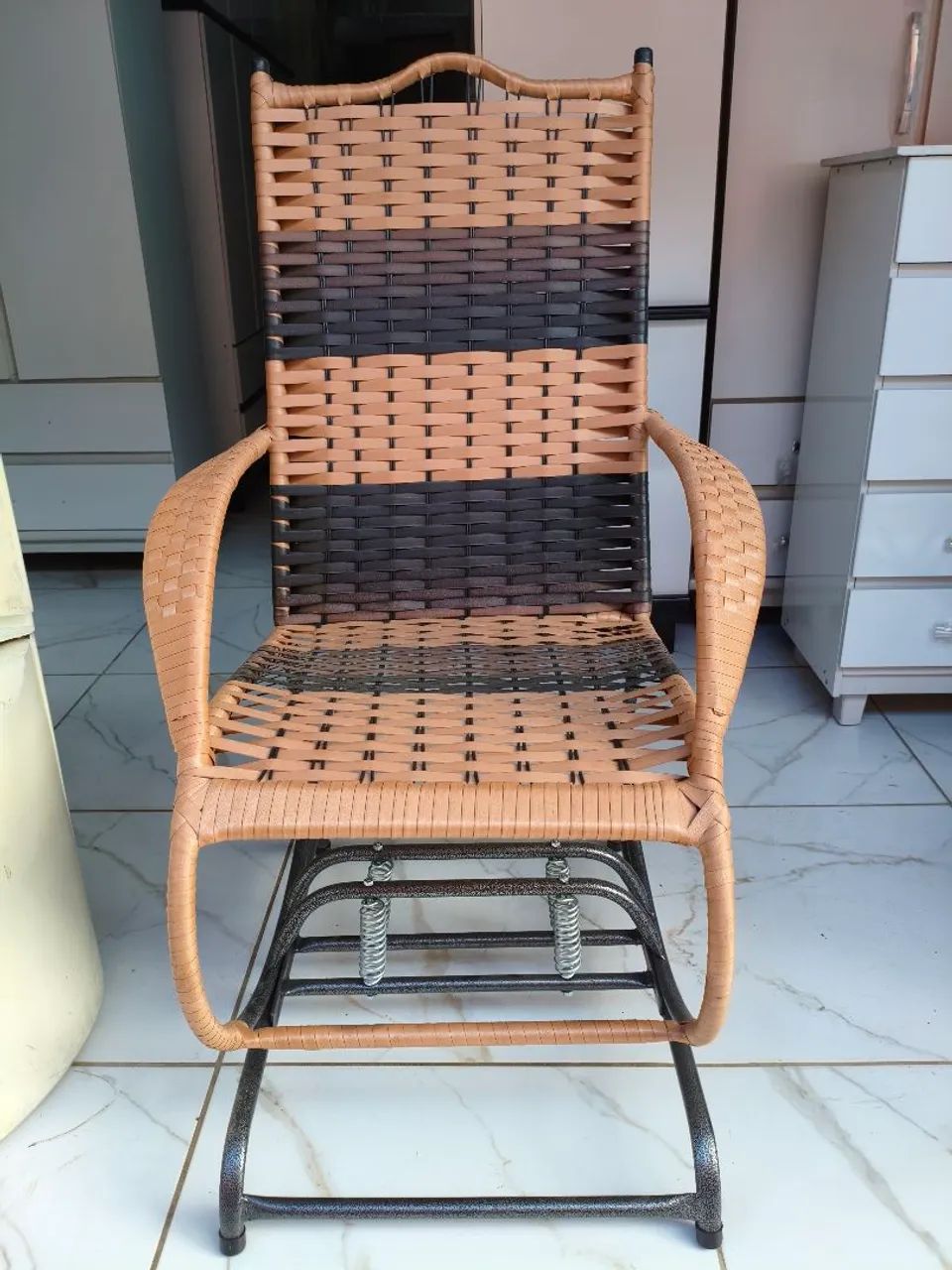 Cadeira de balanço novas 4 molas com frete grátis s ó aqui  - Foto 4
