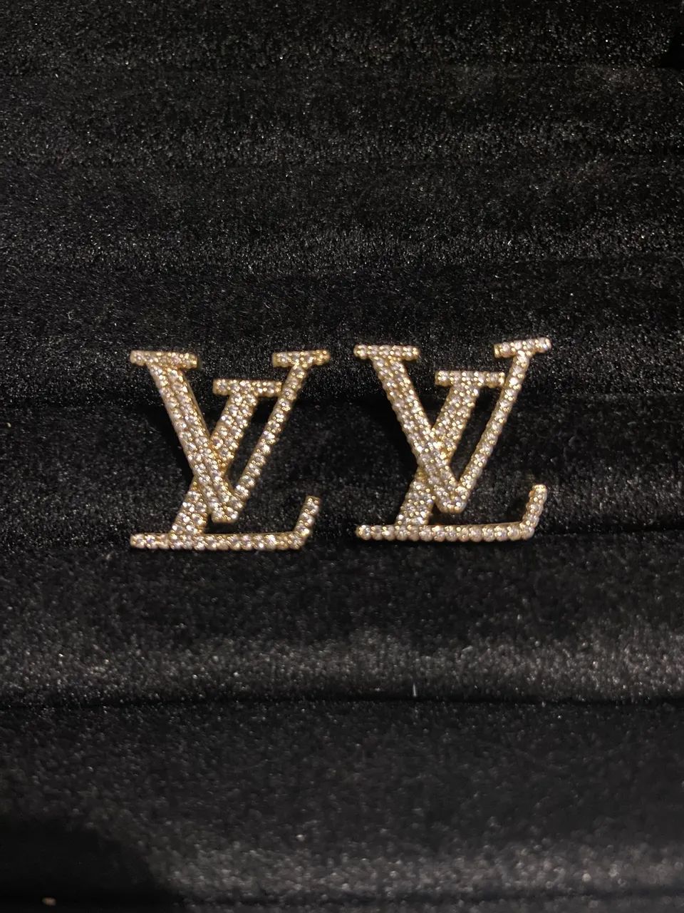 Brincos dourados inspiração LV Louis Vuitton 