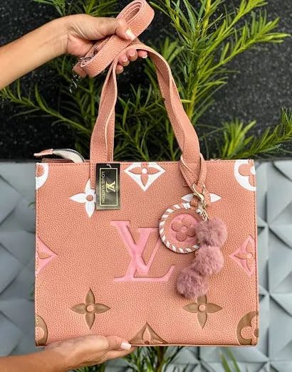 Bolsa Louis Vuitton Quadrada Frequenciada Chaveiro - Foto 2