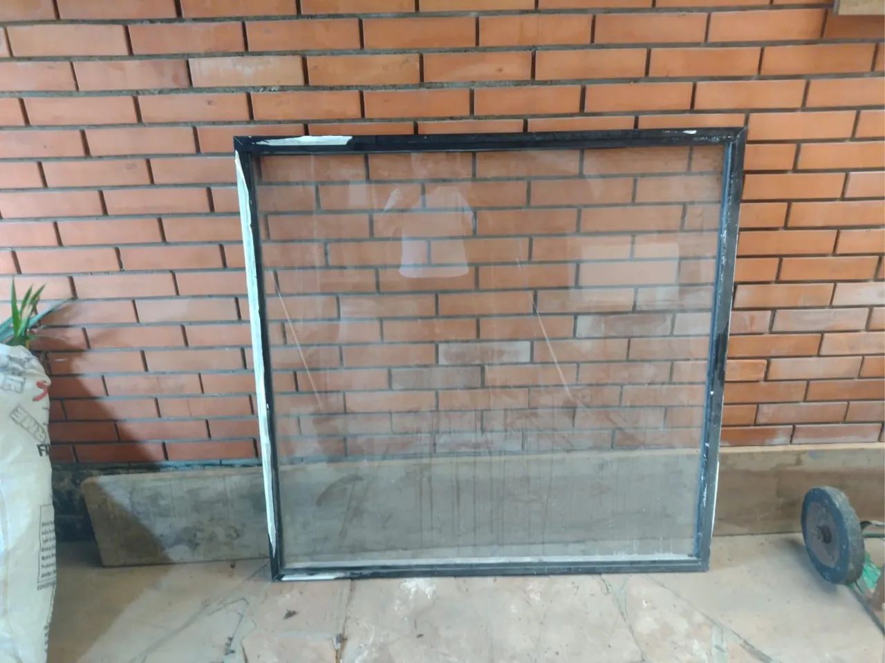 Selling aluminum window frames with glass