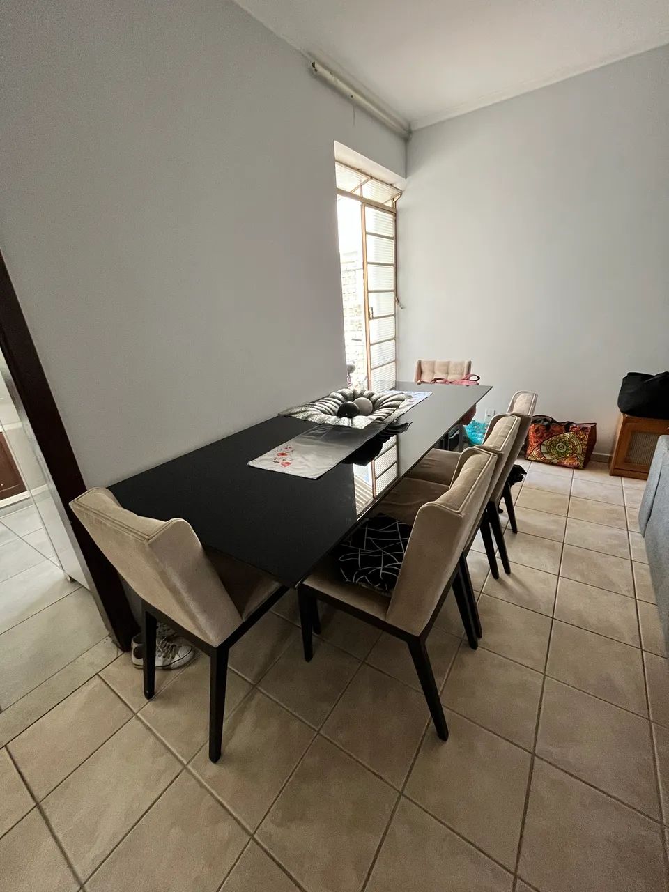Mesa com 8 cadeiras 