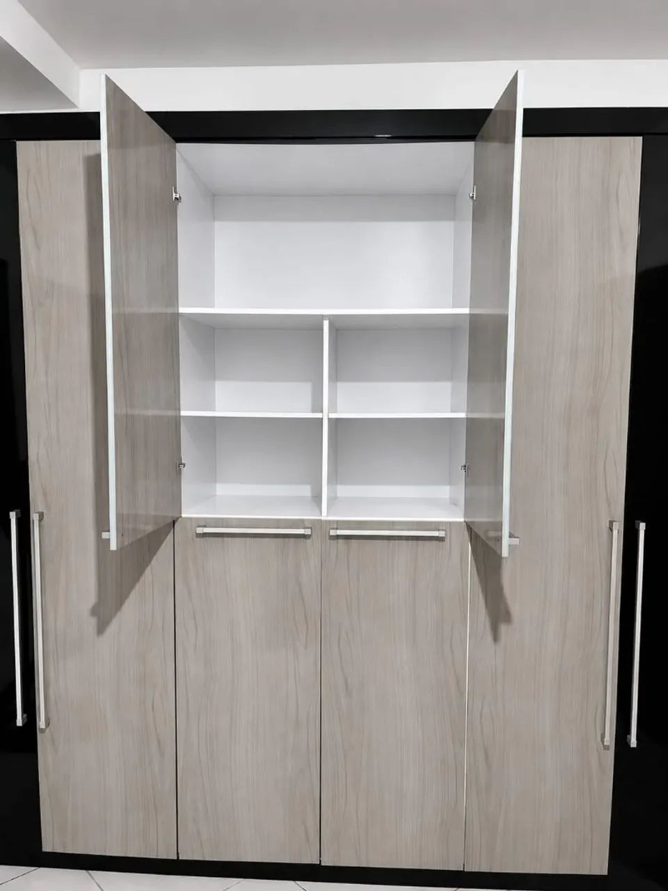 Vendo Guarda Roupas de 6 Portas - Foto 2