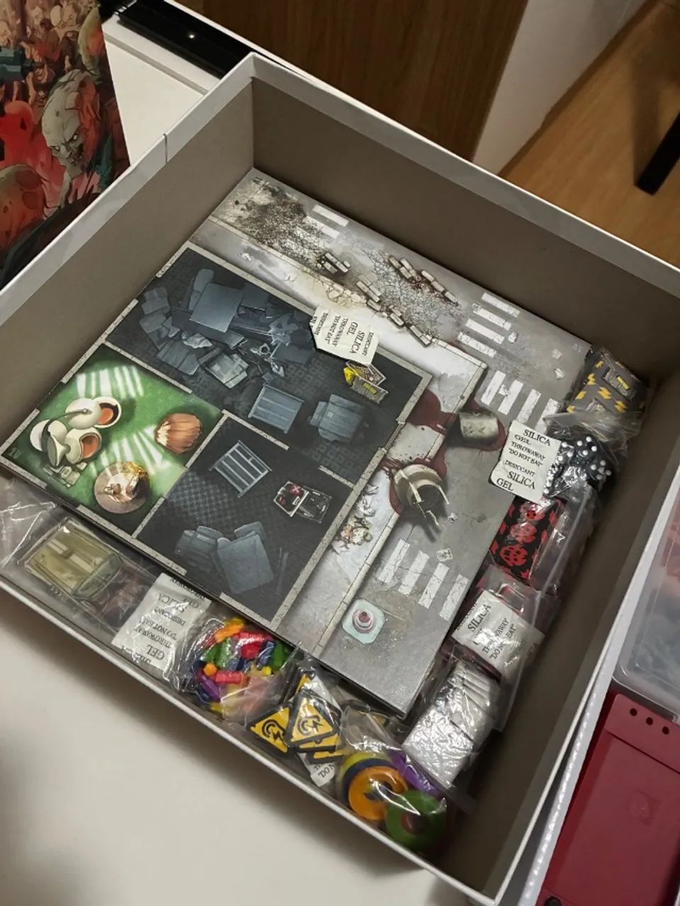 Zombicide 2a Edição Sleevado - Foto 3