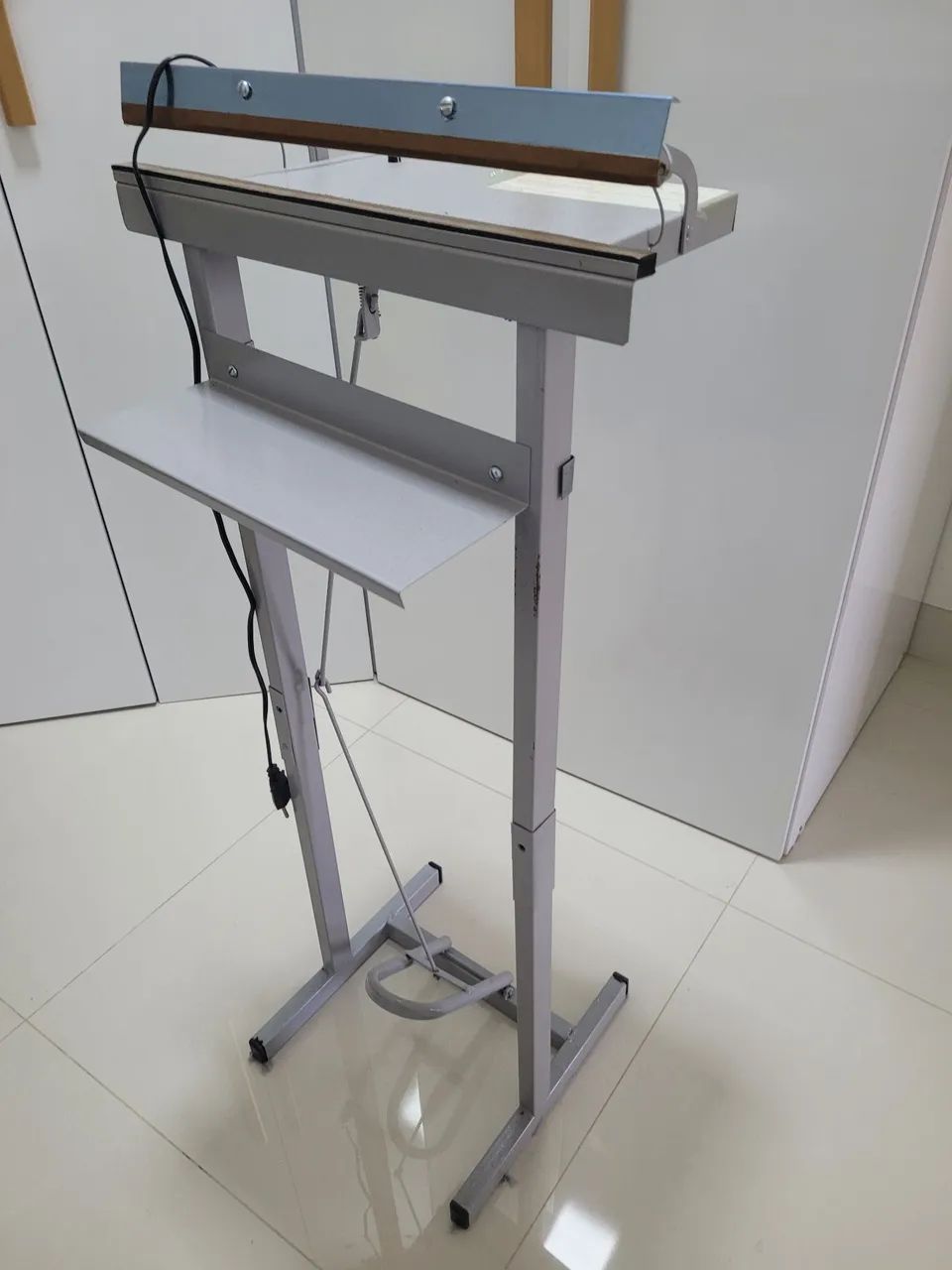 Seladora de pé com pedal 40cm