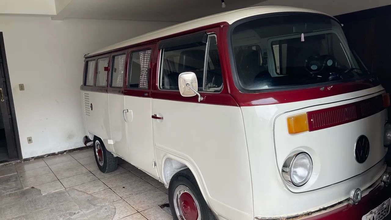 Volkswagen Kombi Standard/ Luxo/ Serie Prata 1987