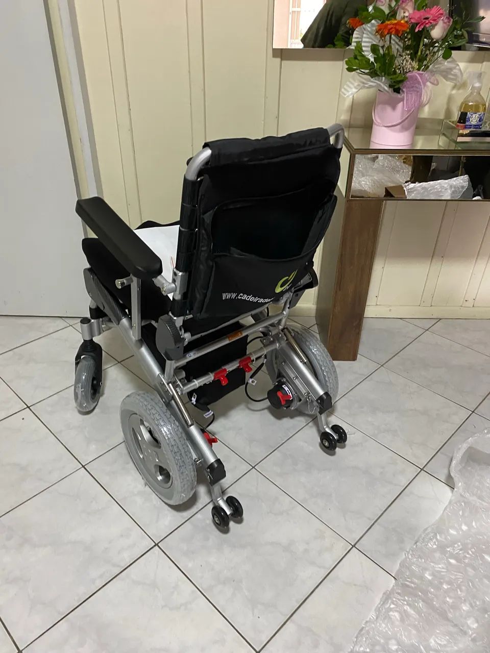 Cadeira de rodas motorizada  - Foto 3