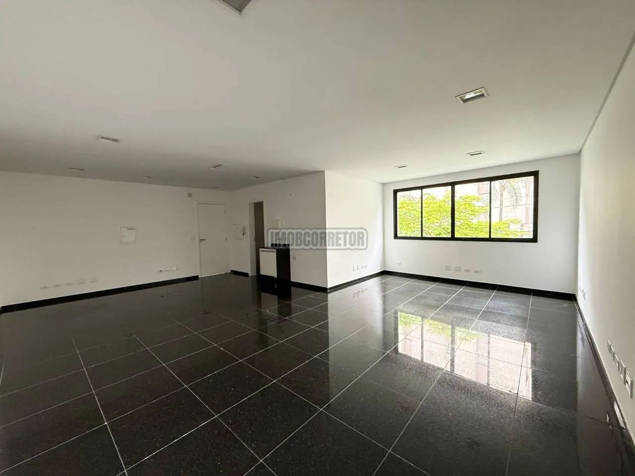 Sala comercial com espaço de 65 m² na Vila Guilherme