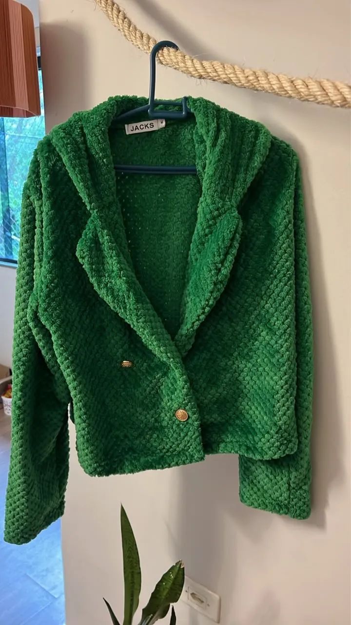 Casaquinho peludo verde 