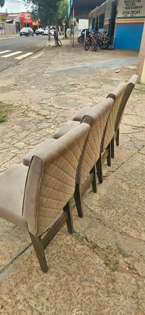 4 cadeiras almofadadas bem conservadas bem firmes - Foto 5