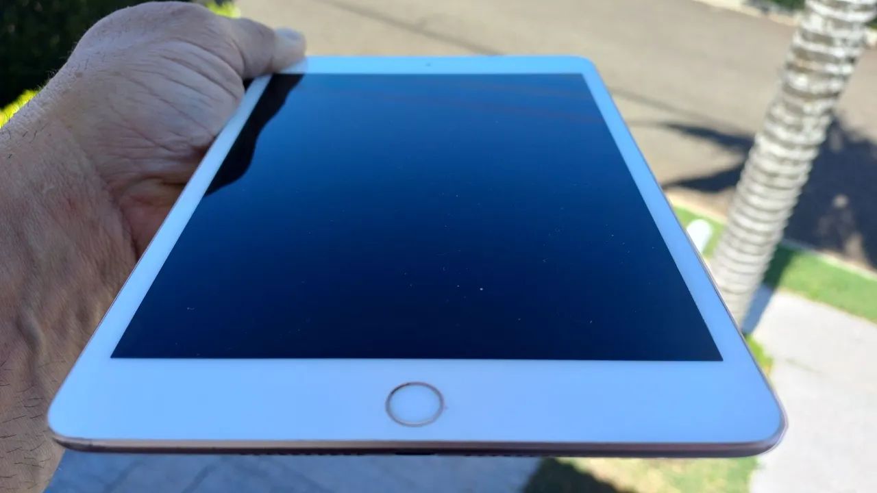 Ipad mini 5 geração GOLD - 64GB - Wi-Fi - com caixa e carregador