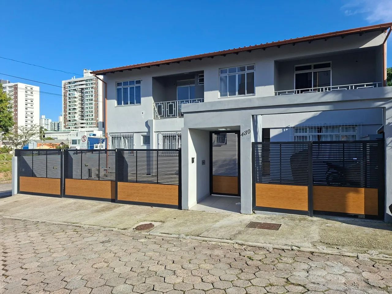 Alugo kitinet Jardim Atlântico 