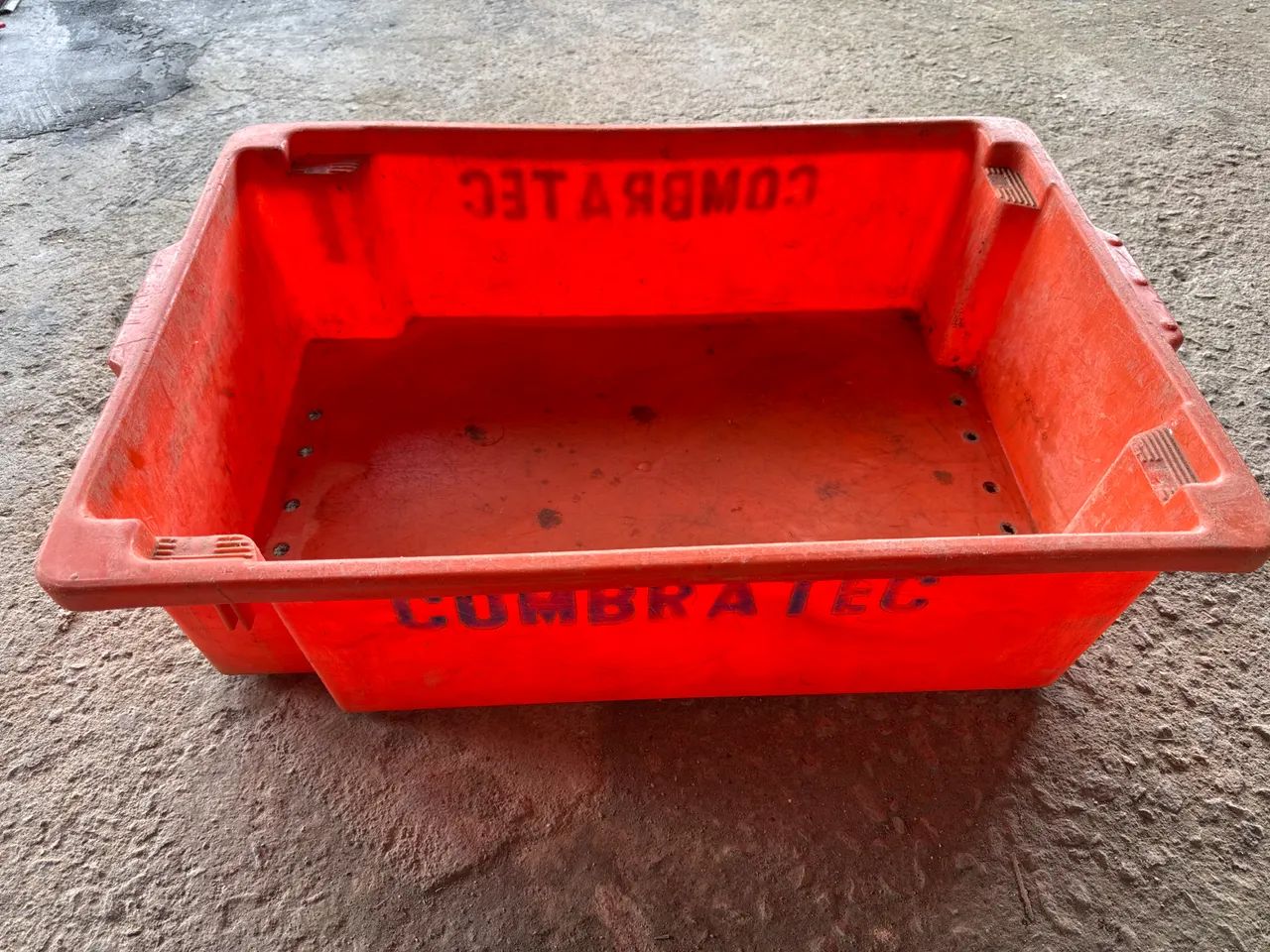 Caixa Plástica Resistente Bandeja 40L Laranja 63x43