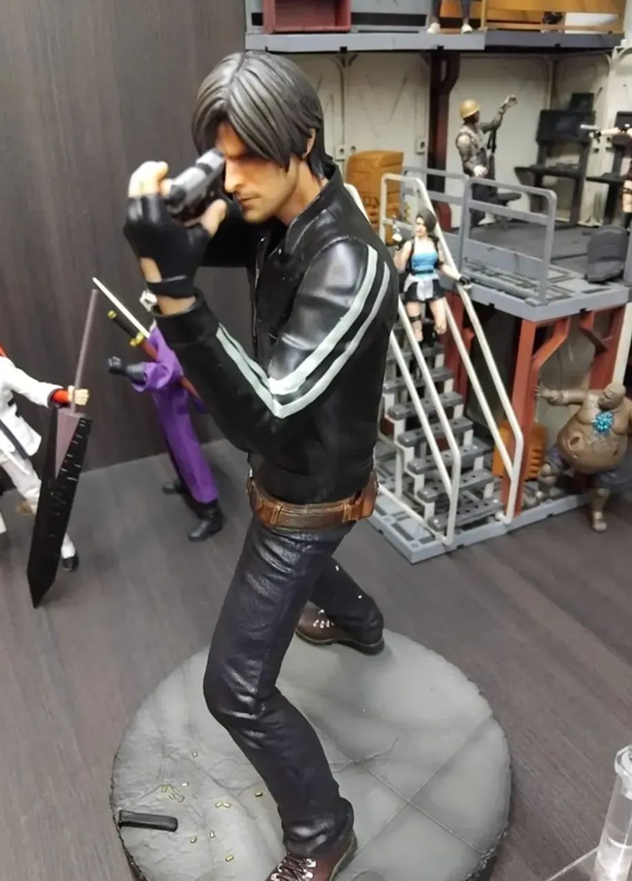Leon Scott Kennedy Resident Evil 4 Vendetta Vingança Capcom - Foto 2