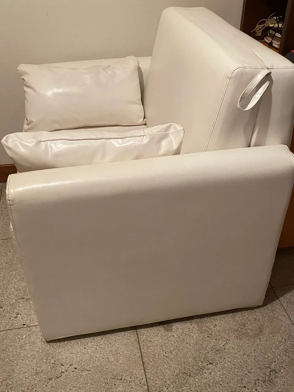 Vendo poltrona /cama de solteiro  perfeita para ambientes de pouco espaço - Foto 2