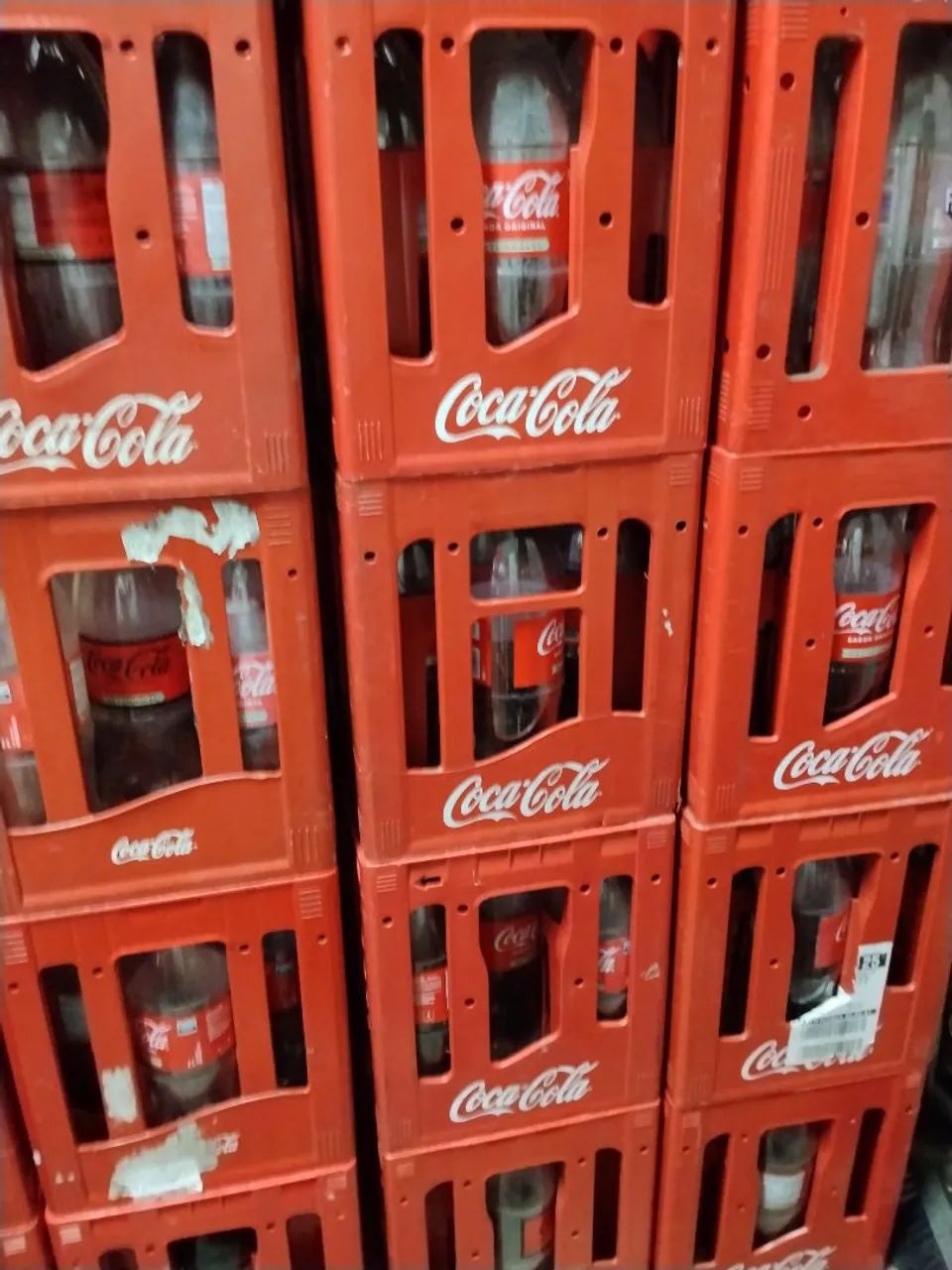 Caixa de Coca Cola com garrafas