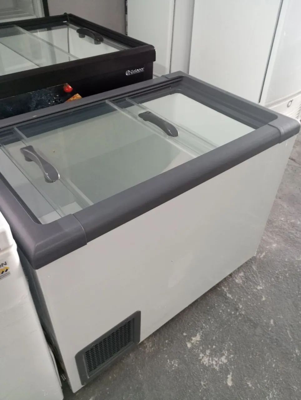 NZ. Freezer horizontal 300 litros tampa de vidro Gelopar 