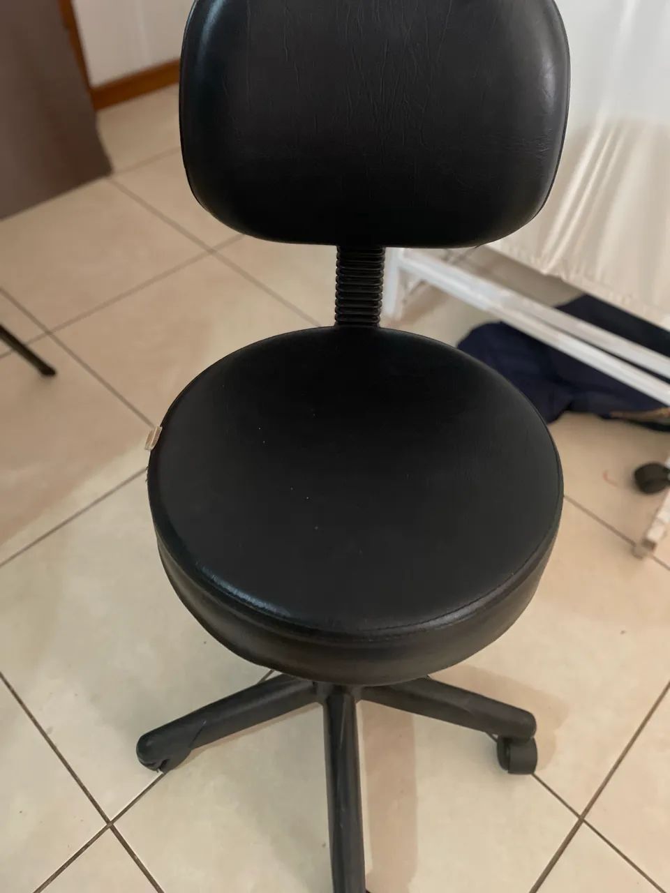Cadeira Mocho Encosto Alto Giratória Couríssimo Preto