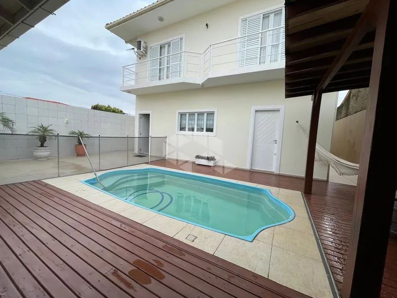 Casa de 3 quartos (1 Suíte) com Piscina, Edícula e 310m² - Carianos, Florianópolis - Foto 3