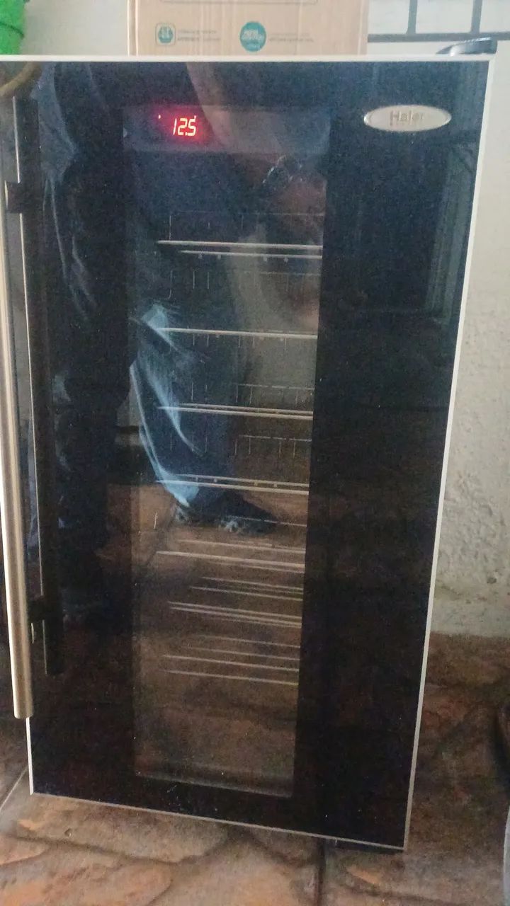 Adega Importada Haier 42 garrafas