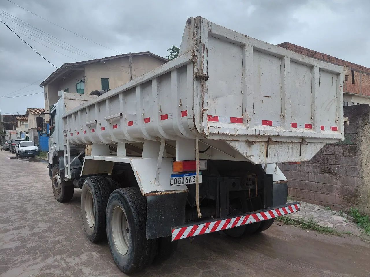 Venda da caçamba 2428 atego  - Foto 4
