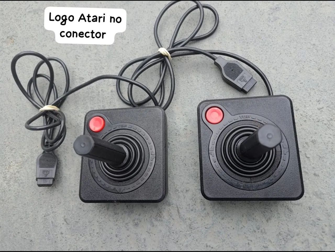 Par controles originais Atari 2600 funcionando perfeitamente 
