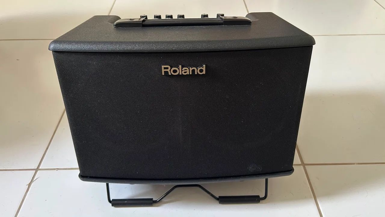 Roland Ac40