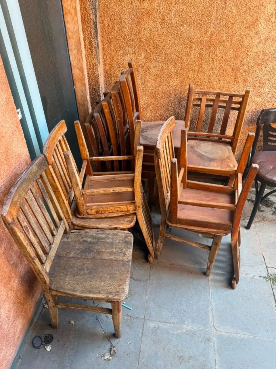 Lote 14 Cadeiras de Madeira Maciça para Restaurar - Foto 2